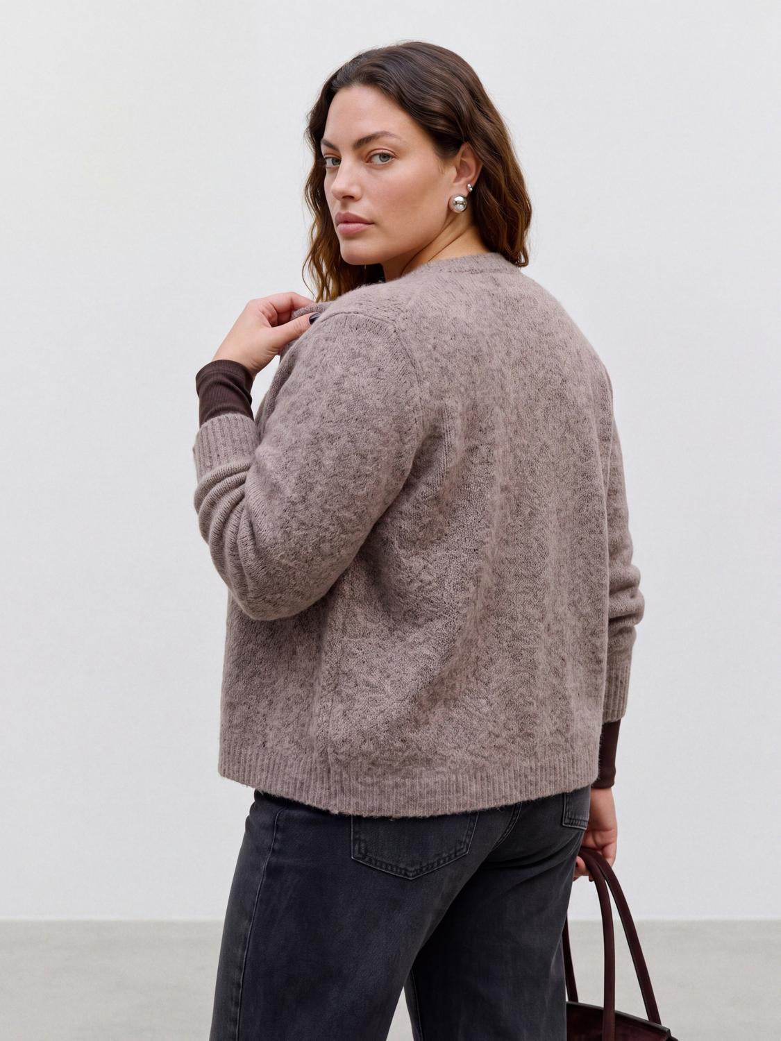 model_shot-back